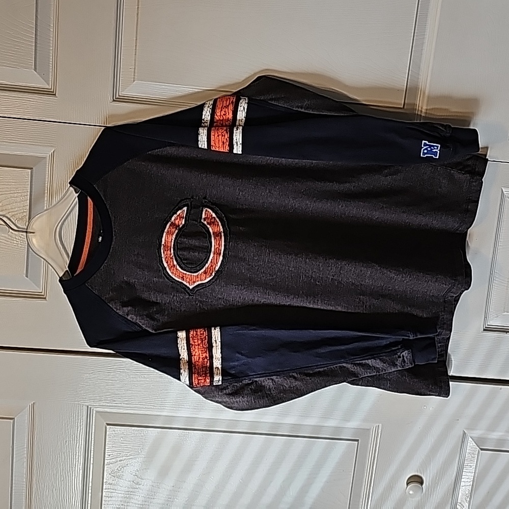 Mens Chicago Bears distressed-look long sleeve tee. XL
